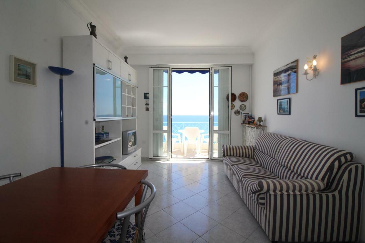 - Electra Vue Mer Balcon Dernier étage *